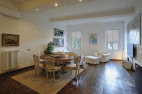 Loris' House